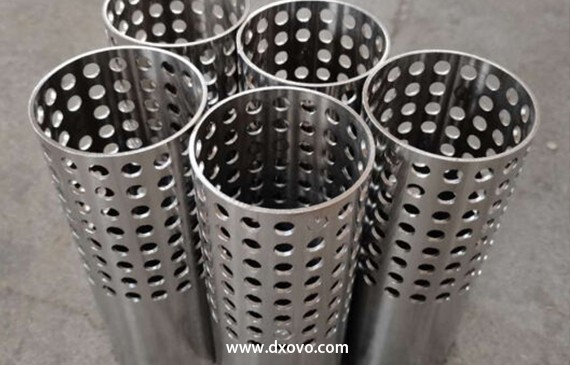 Laser cutting of round pipes