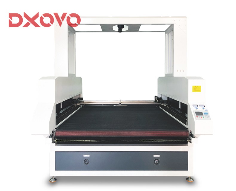 Laser cutting machine for textile garment